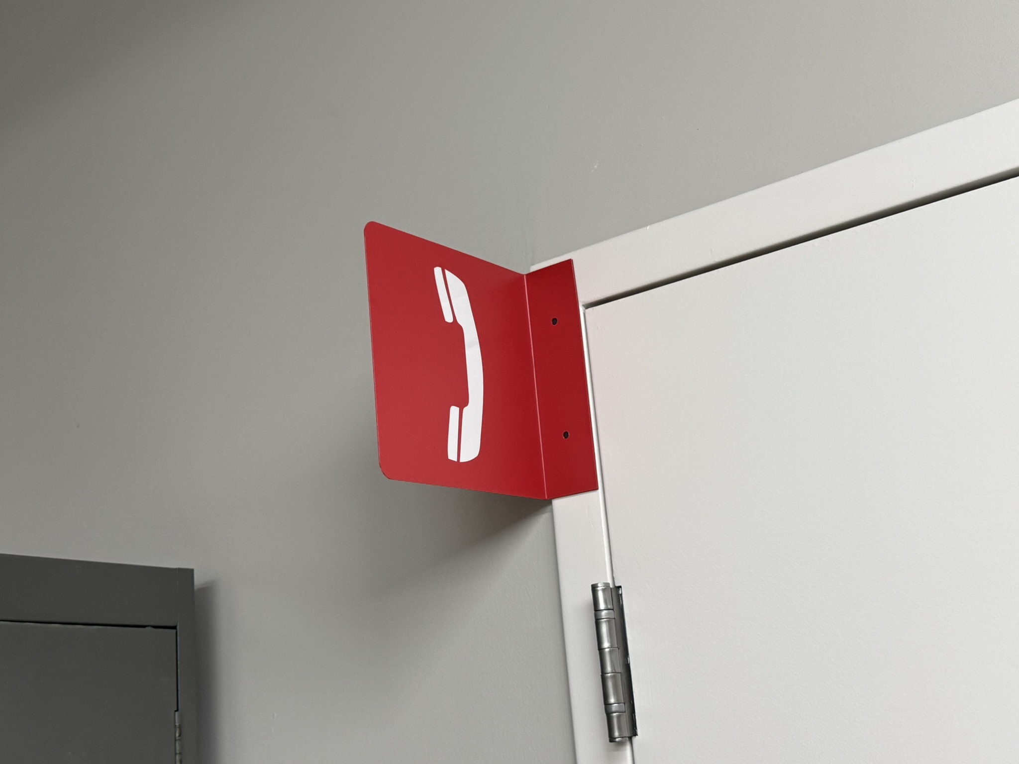 Custom projecting signs for viewing from two directions